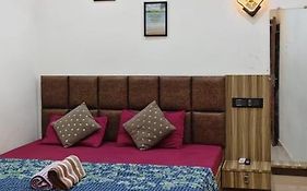 Varanasi Holiday Stay Walking Distance To Banaras Railway Station 100Mtr Away
